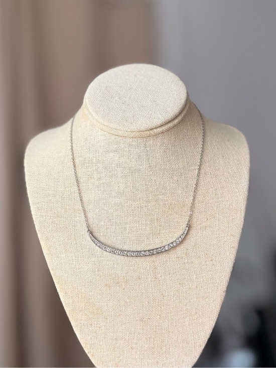Jewelry - ✔Silvertone Curved Bar Necklace with Sparkling Stones
